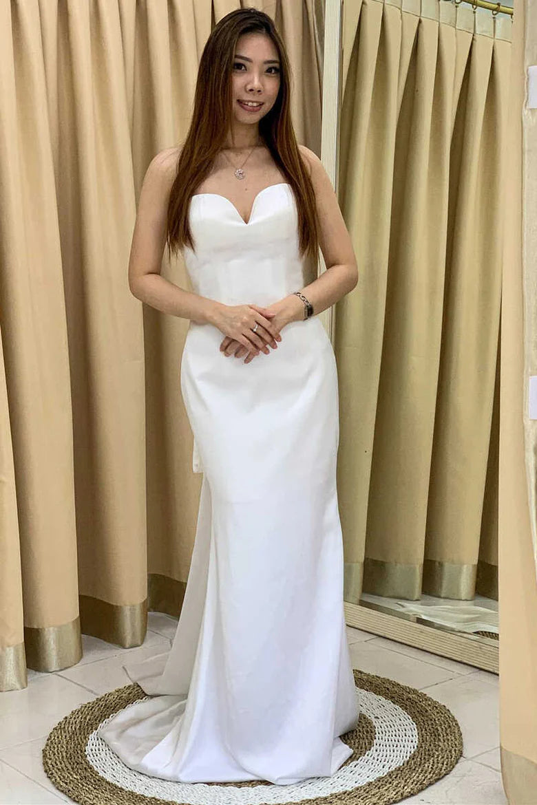 Vestido de novia largo de cintura alta sin tirantes